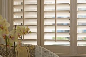Volets coulissants en bois véritable de style anglais et australien en <span class=keywords><strong>PVC</strong></span> en vrac <span class=keywords><strong>pour</strong></span> fenêtres en <span class=keywords><strong>baie</strong></span> - Product Image 6