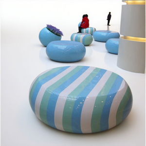 Banc d'attente commercial en galets colorés personnalisés, durable, pour centres commerciaux - Product Image 3