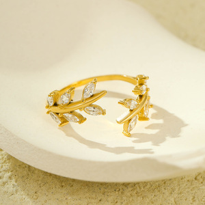 Anillos de La Paz impermeables chapados en oro de 18K, anillos de hoja elegantes, anillo abierto de rama de olivo de circón chapado en oro de acero inoxidable para mujer - Product Image 3