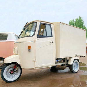 Un chariot alimentaire à trois roues de type « Tuk-Tuk », un best-seller, idéal pour la vente de bière et de café. - Product Image 3