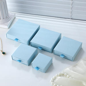 Boîte à bijoux de luxe en papier 9x9cm avec logo personnalisé, emballage cadeau pour colliers et bagues, vente en gros d'usine - Product Image 1