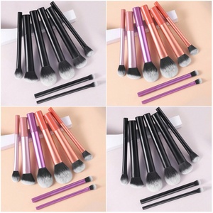 Ensemble de 8 pinceaux de maquillage multicolores à long manche, poils synthétiques super doux, manche en aluminium épaissi, pinceaux cosmétiques - Product Image 3