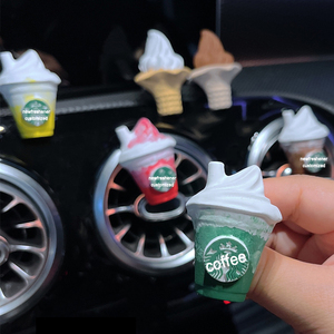 <span class=keywords><strong>D</strong></span>ésodorisant Voiture Clip de Ventilation Artisanal Parfum Café <span class=keywords><strong>Glace</strong></span> <span class=keywords><strong>D</strong></span>écoration Intérieure Diffuseur Voiture Rechargeable Frappuccino - Product Image 1