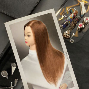 Perruques en cheveux véritables pour femmes de différentes tailles pour la coupe de cheveux et le tressage dans les salons et les écoles de <span class=keywords><strong>coiffure</strong></span> - Product Image 6