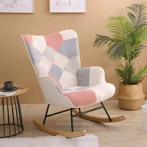 เก้าอี้โยกโซฟาเดี่ยวแบบทันสมัยพร้อมขาไม้และผ้าลินินเย็บปะติดปะต่อกันสำหรับห้องนั่งเล่นห้องนอน