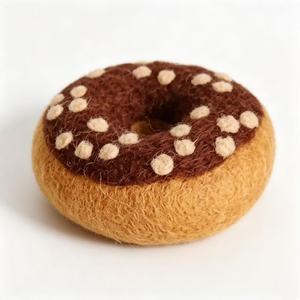 Giocattolo per Gatti a Forma <span class=keywords><strong>di</strong></span> Ciambella in Feltro <span class=keywords><strong>di</strong></span> Lana 100% Naturale della Nuova Zelanda, Fatto a Mano, Riempito con Erba Gatta Biologica, Ecologico, Resistente ai Morsi, Gioco Interattivo da Masticare - Product Image 3