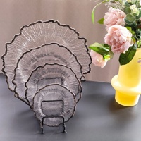 Assiettes de service de luxe en plastique transparent durable, bordées d'or, faites à la main, pour banquets de mariage, décoration rétro classique, personnalisables