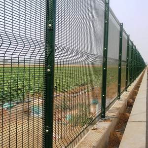 Clôture anti-escalade du Moyen-Orient, clôture <span class=keywords><strong>en</strong></span> acier soudée à verrouillage automatique, clôture <span class=keywords><strong>en</strong></span> métal haute sécurité, panneau de clôture <span class=keywords><strong>en</strong></span> treillis soudé, fil électrique - Product Image 1