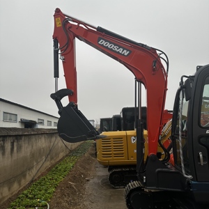 รถขุด Doosan DX60-9C มือสอง ขนาด 6 ตัน แบบตีนตะขาบ พร้อมเครื่องยนต์ มอเตอร์ ปั๊ม  ใช้งานน้อย ประหยัดน้ำมัน เหมาะสำหรับงานขุด พร้อมใบรับรอง CE - Product Image 3