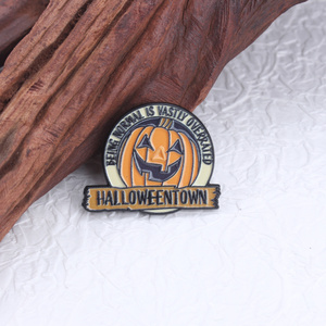 "Normale è grossolanamente sopravvalutato" distintivi in lega unici di Halloween con testa di zucca, spille smaltate, spille per zaino, ecc. - Product Image 3