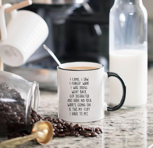 แก้วเซรามิคคลาสสิก "ฉันมา ฉันเห็น ฉันลืม" - ของขวัญสำหรับคุณแม่ คุณพ่อ คุณย่า คุณปู่ แก้วกาแฟสำหรับทำงานและเกษียณอายุ ขนาด 11 ออนซ์ ใช้กับเครื่องล้างจานได้ - Product Image 5