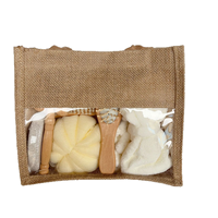 L'ensemble de bain promotionnel comprend un gant éponge de bain, un épurateur d'ongles et de pieds, une brosse à cheveux en bois, un bandeau, un rouleau pour le visage avec sac en lin