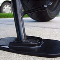 Support de béquille latérale personnalisé avec logo pour moto – Plaque de stabilisation pour stationnement sur asphalte chaud