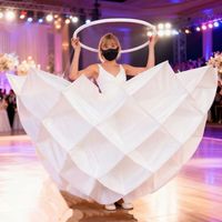 Offre Spéciale géant 3D blanc femmes parapluie Costume accessoire gonflable pliable fleurs scène Performance événement Commercial