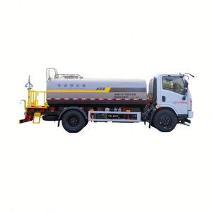 Le fabricant vend un véhicule de pulvérisation vert Dongfeng Huashen 9300L 4x2 avec une pompe à eau personnalisée haut de gamme et un débit élevé - Product Image 1