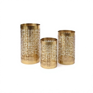 Lot de 3 bougies votives en métal couleur or de conception standard pour décoration de table - Product Image 1