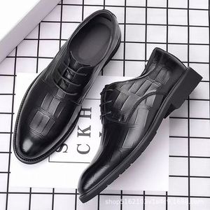 Zapatos de vestir formales de charol para hombre estilo británico con cordones, transpirables, suela de goma, con aumento de altura, para primavera y otoño - Product Image 3