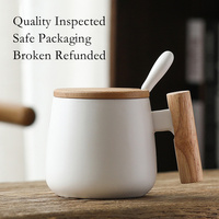 Taza de café de cerámica blanca y negra mate nórdica personalizada con tapa de mango de madera, juego de tazas de café de cerámica con cuchara