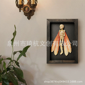Marco de Fotos con Diseño de Cadáver Alado y Mumificado, Decoración de Halloween, Marco Rectangular de Madera Sólida Personalizado para Interiores - Product Image 4