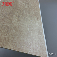 Panneaux muraux en PVC modernes imperméables en gros avec surface estampée à chaud pour la décoration murale intérieure