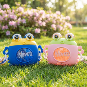 Nuovo Zainetto per Bambini con Simpatico Design a Granchio, Doppio Portabicchieri, Coperchio Pop-up e Cannuccia, Sicuro per Alimenti e Lavabile in Lavastoviglie - Product Image 1
