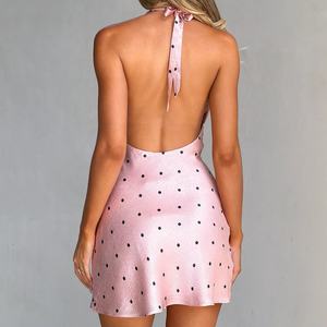ชุดเดรสสั้นผ้าซาตินสีชมพูลายจุดแบบผูกคอสำหรับผู้หญิง คอลเลคชั่นปี 2026 คอวีลึก ทรงเข้ารูป เหมาะสำหรับงานปาร์ตี้ คลับ งานเลี้ยงกลางคืน และงานค็อกเทล - Product Image 2