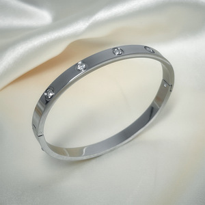 Pulsera de Acero Inoxidable de 6 mm con Bisel de Cristales de Imitación de 60 mm de Diámetro Interior para Uso Diario Femenino - Product Image 3