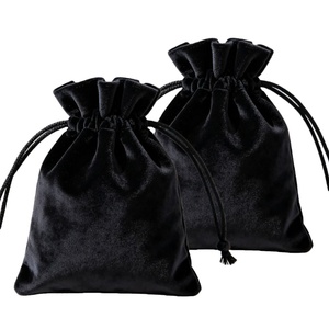 Sacs à cosmétiques en velours noir de luxe 5*7cm avec cordon de serrage, pochettes d'emballage cadeau en velours, logo personnalisable, recyclables, pour rouges à lèvres - Product Image 1