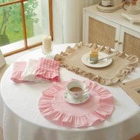 Ensemble de sets de table ronds en coton lavé de luxe, couleur rose pâle et blanc, tissu doux, style minimaliste pour la salle à manger