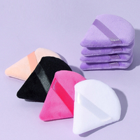 Ensemble de houppettes à poudre triangulaires roses (inclut 2 pièces et une pochette réutilisable transparente lavable) par Beauty Creations