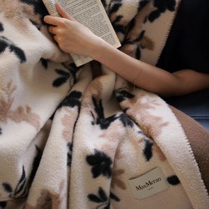 Coperta in Cashmere Bionico di Alta Qualità con Motivo Floreale in Stile Vintage, Ideale per Donne in Gravidanza e Neonati, Adatta per Autunno/Inverno - Product Image 3