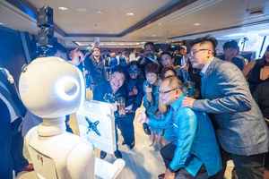 Robot fotografico automatico per feste con rotazione a 360 gradi, stampa foto e flight case per eventi natalizi - Product Image 6