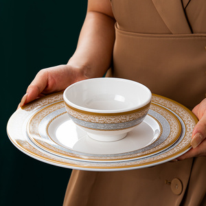 Venta caliente a granel respetuoso con el medio ambiente diseño de flores doradas agradable plato de melamina redondo de 8 pulgadas vajilla para uso en hoteles o alimentos - Product Image 1
