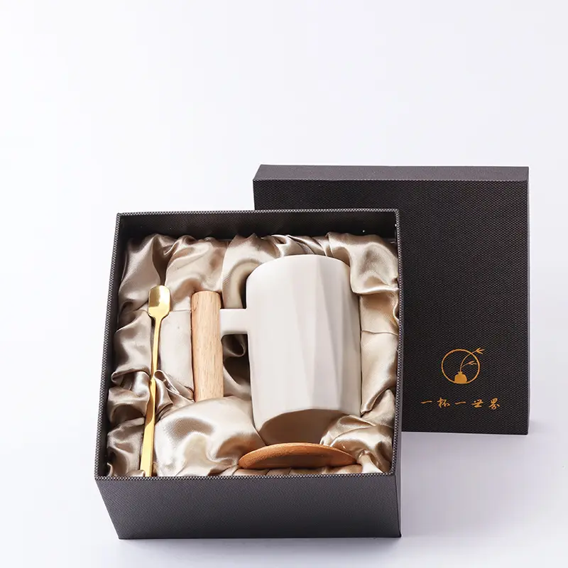 Taza de cerámica de café de estilo Simple con logotipo personalizado de gran oferta con tapa, tazas con mango de madera de porcelana, taza de café con juego de caja de regalo