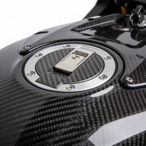 Pièces de moto en fibre de carbone 3K fabriquées sur mesure par SHENYU CUSTOM Factory pour le bouchon de réservoir de carburant - Product Image 1