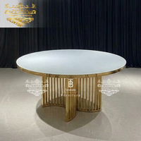 Ensemble de chaises et de tables à manger en métal blanc moderne avec plateau en verre Sweet Heart pour mariage, appartement, hôtel