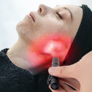 Đèn pin cầm tay mini LED chiến thuật, kích thước nhỏ, sử dụng pin khô, ánh sáng đỏ 620nm 625nm - Product Image 5