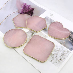 Posavasos de ágata de geoda de piedra de cristal de cuarzo rosa al por mayor posavasos de ágata rosa con forma de corazón redondo con adorno dorado - Product Image 1