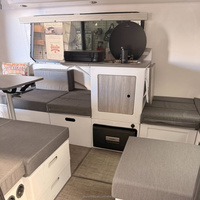 Mobil-home entièrement équipé, caravane rétro verte à essieu simple avec auvent rétractable pour hébergement de camping en couple - En vente