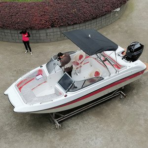 Bateau de ski sportif et de loisirs en fibre de verre de 5,8 m (19 pieds) avec console, à vendre - Product Image 1