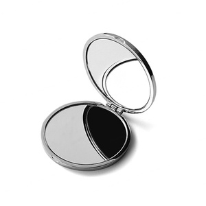 Miroir de maquillage portable double face en métal argenté gaufré, vente en gros, avec logo personnalisé - Product Image 3