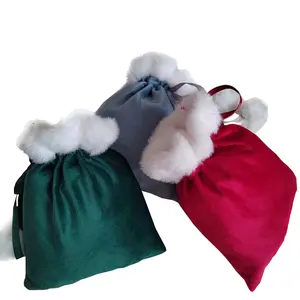 2024 nouveau sac cadeau de noël à pompon en tissu de velours avec cordon de serrage