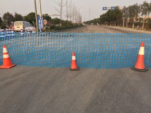 Filet de signalisation jaune de sécurité Wesure 100m x 30cm pour le contrôle des foules et les avertissements de câbles, normes européennes, en plastique - Product Image 5