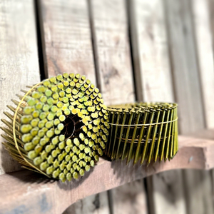 Clavos en Rollo de 15 Grados, 1-3/4\" X 0.086, 9000 Piezas, con Vástago Liso/Roscado y Recubrimiento Amarillo, Material de Acero para Clavadora Neumática - Product Image 1