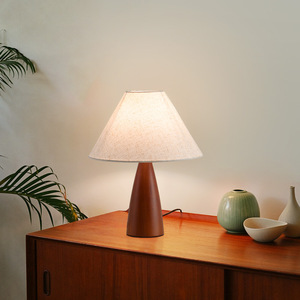 Leinen Stoff Lampen schirm Massivholz Tisch lampe Die Baumwolle kann die Augen schützen und wird in Schlafzimmern und Hotels verwendet