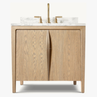 Meuble-lavabo artisanal moderne en chêne avec plateau en marbre de Carrare, vasque à 2 portes pour villa, armoire sous-vasque nordique, essentiel pour les toilettes.