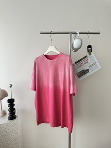 Camiseta de algodón 100% de 250 g/m² de alto gramaje, negra con efecto degradado, lavado pulverizado y desgastado, cuello redondo, oversize, informal, de manga corta. - Product Image 5