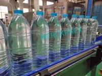 Chaîne de production complète de machines de remplissage automatiques 3-en-1 pour l'eau minérale pure en bouteilles PET pour petites entreprises