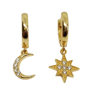 ROXI Pendientes de Plata de Ley S925 de Lujo Ligero, Diseño Asimétrico de Estrella y Luna, Combinan con Todo, para Mujer - Product Image 1