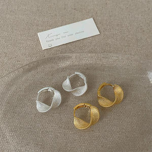 Pendientes modernos para mujer con hebilla de Metal de temperamento bonito, accesorios de oreja de aro de moda para fiestas, regalos de fiesta - Product Image 2